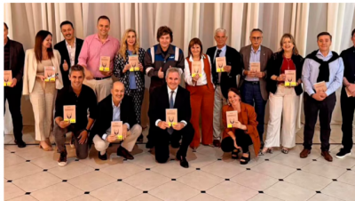 Lectura de verano: el regalo que dej� Milei en el arbolito