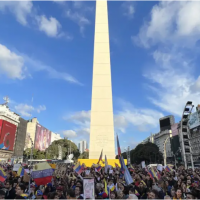 Miles de venezolanos festejaron en el Obelisco la captura de Nicol�s Maduro: 