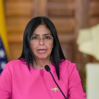 Delcy Rodr�guez encabez� su primera reuni�n de Gabinete, envi� un mensaje de 