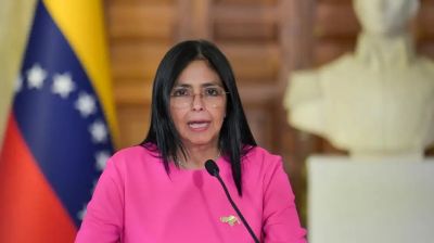 Delcy Rodr�guez encabez� su primera reuni�n de Gabinete, envi� un mensaje de 