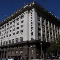 Mega vencimiento de deuda: Econom�a lanza un canje de letras d�lar linked por solo dos semanas