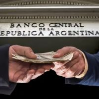 Los d�lares entran por una ventana y se van por otra: las tres v�as de intervenci�n que contrarrestan las compras del BCRA