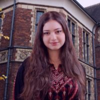 Por primera vez, una estudiante palestino-argelina asume la presidencia de la Oxford Uni�n en Inglaterra