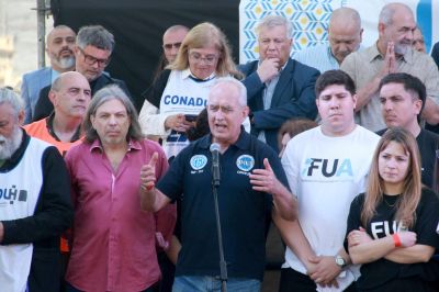 En defensa de la educaci�n p�blica y sus trabajadores: FATUN respalda una acci�n judicial presentada por APUNT para frenar un decreto que afecta el financiamiento universitario