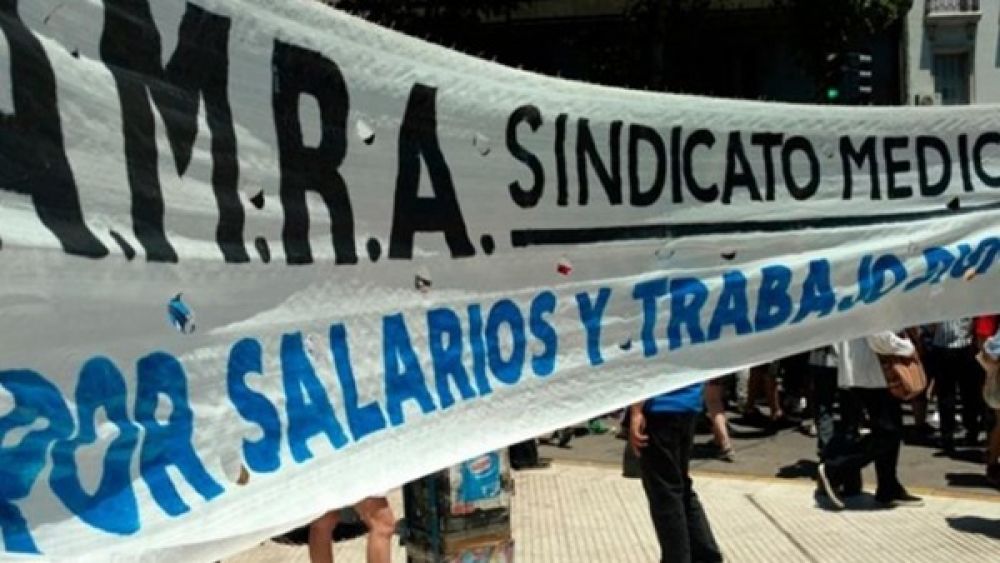 Los m�dicos de AMRA denuncian p�rdida salarial del 25% y reclaman que se abran las paritarias en enero
