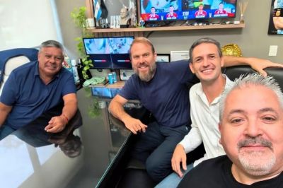 Claudio �Chiqui� Tapia exhibi� el apoyo de dos intendentes peronistas ligados al f�tbol y la Ceamse