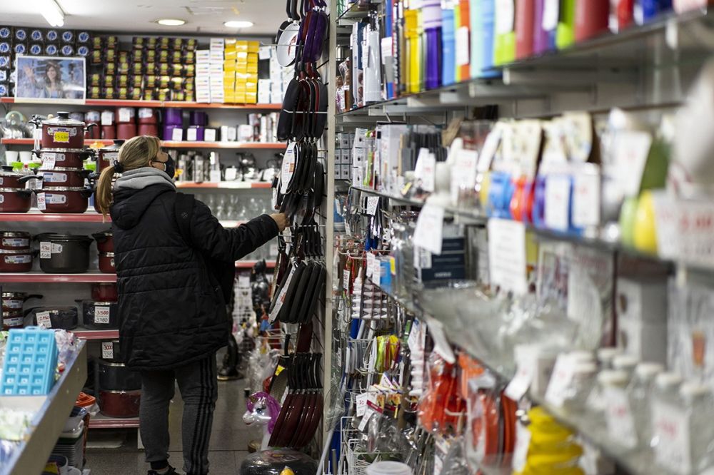 El consumo y las ventas minoristas siguen barranca abajo y siembra dudas para el 2026