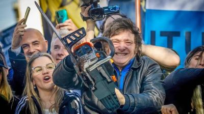 En dos a�os de ajuste, Javier Milei recort� 62% el gasto en obra p�blica y 73% los programas sociales