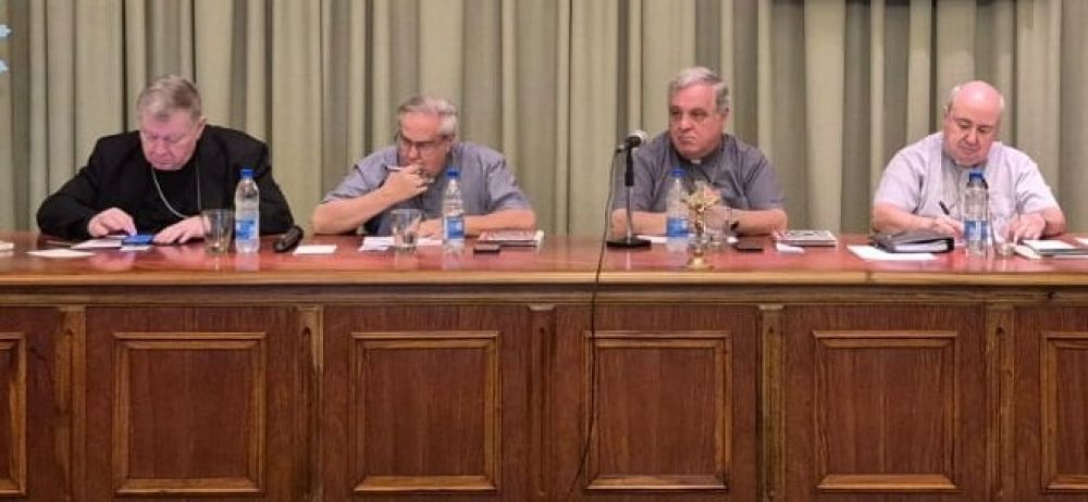 El Episcopado agradeci� la misi�n del nuncio apost�lico en la Argentina