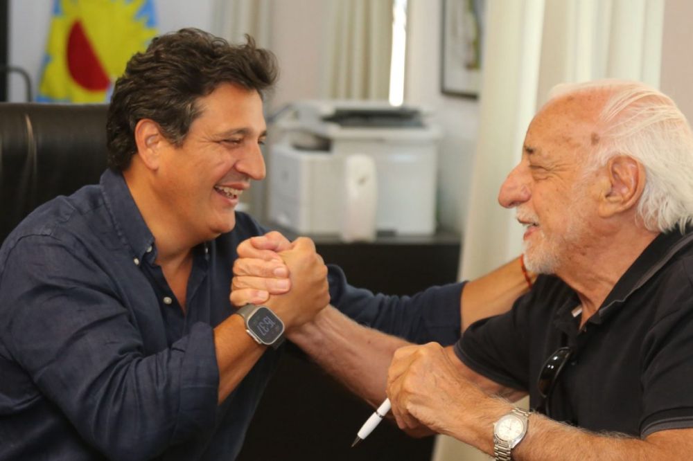 Roberto Fern�ndez firm� acuerdos de formaci�n con la Provincia de Buenos Aires para trabajadores del transporte