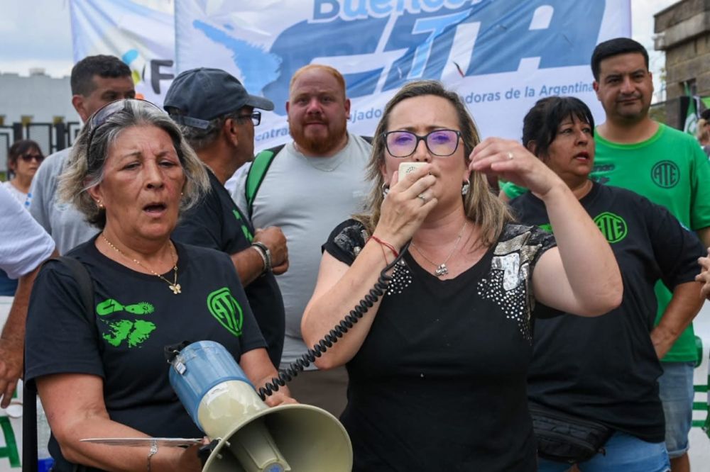 ATE realiz� una jornada en defensa de los hospitales nacionales en �El Cruce� de Florencio Varela