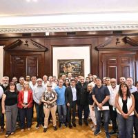 Con un aumento retroactivo, el Gobierno bonaerense cerr� el foco de tensi�n con los estatales