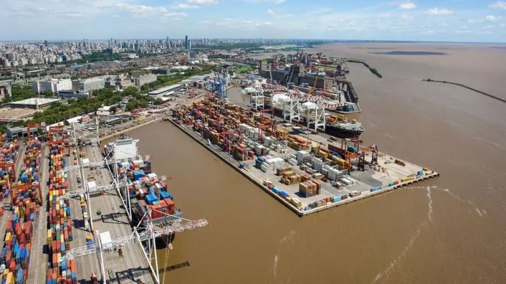 El 2025 cerr� con super�vit comercial pero se dispararon las importaciones a niveles hist�ricos