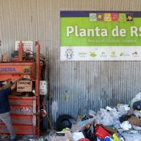 Los puntos limpios fortalecen el trabajo con residuos secos en la planta municipal