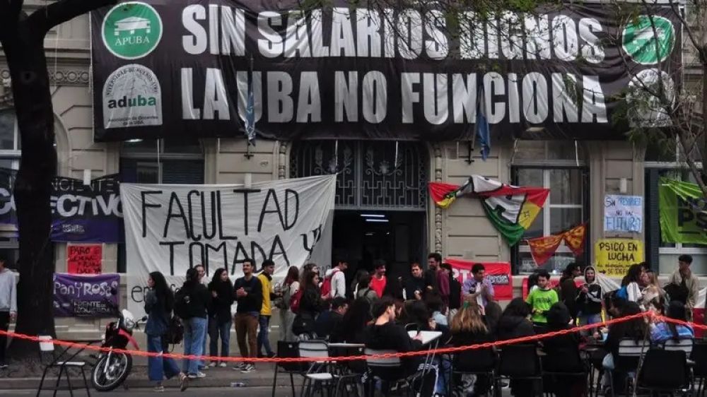 Otro �hito� libertario: el salario docente universitario cay� a su peor nivel en dos d�cadas