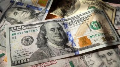 Los d�lares de la deuda privada que el Gobierno puede usar para estirar el carry trade todo el verano