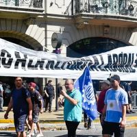 Por decreto, Milei avanza con una reforma laboral paralela