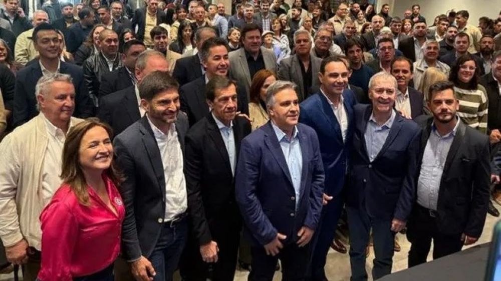 Respaldos, cartas tapadas y oposici�n frontal: el juego de los gobernadores frente a la reforma laboral