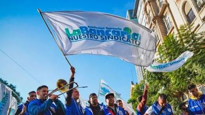 La Bancaria anunci� una actualizaci�n salarial del 2,8% en diciiembre y el salario incial superar� los $2,1 millones