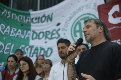 �Van por los sindicatos porque van por tu trabajo�: la campa�a callejera de ATE Capital contra la Reforma Laboral