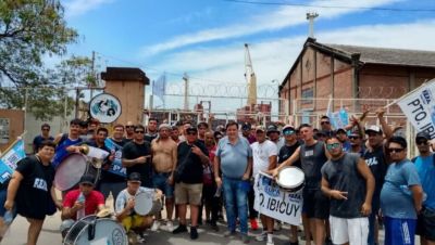 La denuncia por explotaci�n laboral que amenaza con terminar en un paro portuario en todo el pa�s