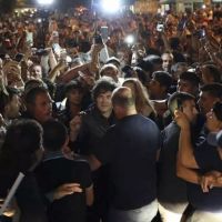 Milei desembarc� en Mar del Plata entre fan�ticos, insultos y promesas en la previa de La Derecha Fest