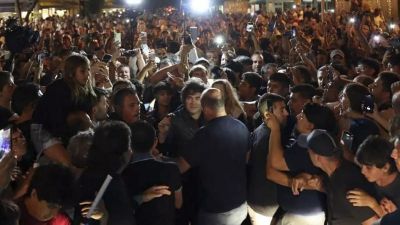 Milei desembarc� en Mar del Plata entre fan�ticos, insultos y promesas en la previa de La Derecha Fest