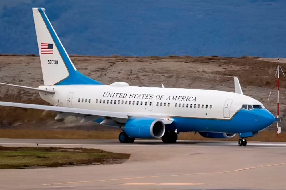 Un avi�n envuelto en sospechas y una inspecci�n a la soberan�a