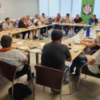 Sindicatos estatales hicieron punta de lanza, resolvieron un Paro General para el d�a que se trate la reforma laboral y eval�an anticipar medidas en las provincias