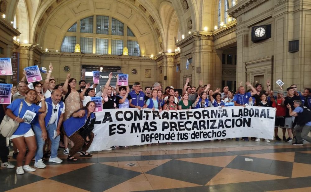 La Secretar�a de G�nero de la CGT realiz� una movida callejera contra la reforma laboral