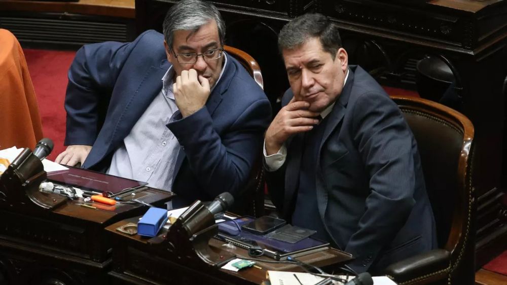 Sin candidato, el peronismo hace equilibrio para evitar la ruptura y hacer frente a la agenda de reformas de Milei