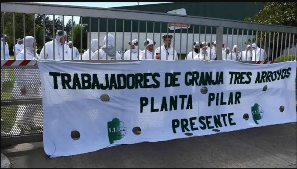 Quinto d�a consecutivo de paro en Granja Tres Arroyos: denuncian que quieren pagar los salarios en cinco cuotas y los aguinaldos en cuatro