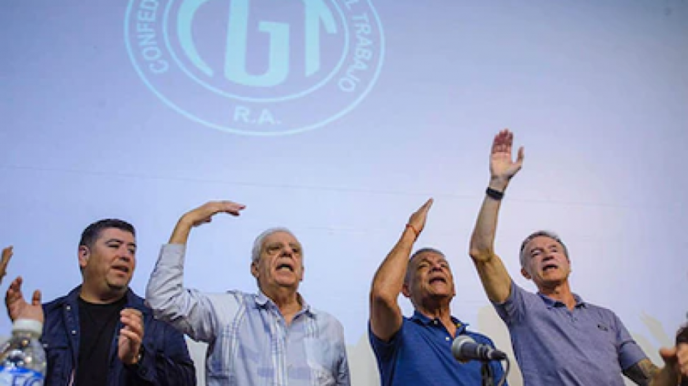 La CGT sale a buscar apoyo de los gobernadores y se re�ne con Llaryora para frenar la reforma laboral
