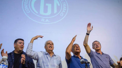 La CGT sale a buscar apoyo de los gobernadores y se re�ne con Llaryora para frenar la reforma laboral