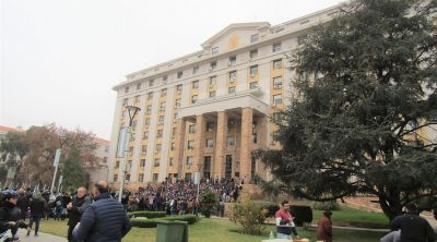 Mendoza patea el tablero, habla de �productividad� y quiere dar aumentos a los estatales atados a la recaudaci�n