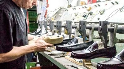 Se profundiza la crisis en la industria del calzado tras el cierre de m�s de 100 f�bricas y la p�rdida de alrededor de 10.000 puestos de trabajo