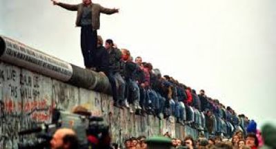 9 de febrero de 1990: Iniciaron las obras de derribo del Muro de Berl�n