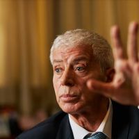 Mariano C�neo Libarona admiti� que se quiso ir del Gobierno, pero afirm� que va a continuar