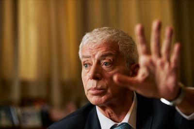 Mariano C�neo Libarona admiti� que se quiso ir del Gobierno, pero afirm� que va a continuar