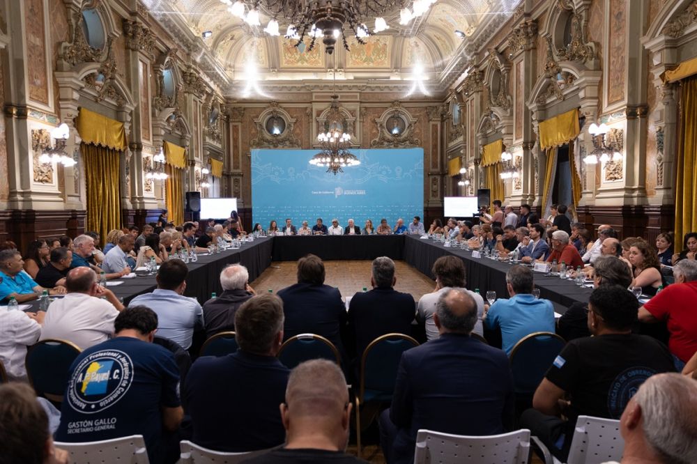 Con un extenso informe y el respaldo de c�maras empresarias y de gremios, Kicillof present� formalmente su rechazo a la Reforma Laboral