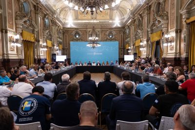 Con un extenso informe y el respaldo de c�maras empresarias y de gremios, Kicillof present� formalmente su rechazo a la Reforma Laboral