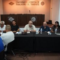 Trabajadores del transporte paran y marchan al Congreso contra la reforma laboral