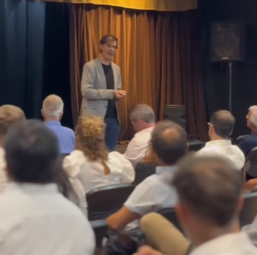 Junto a su Cuerpo de Delegados, La Bancaria Mar del Plata realiz� un plenario para debatir la Reforma Laboral con el Dr. Dami�n Bes