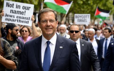 Grupo jud�o antisionista australiano protesta por la visita de Herzog