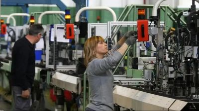 M�s precarizaci�n y crisis de cuidados: c�mo la reforma laboral afecta a las mujeres y disidencias y sigue ajustando sus vidas