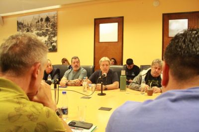 Gremios industriales lanzaron una fuerte y coloquial campa�a contra la reforma laboral, con los puntos m�s sensibles de una normativa que modifica sustancialmente las reglas del juego