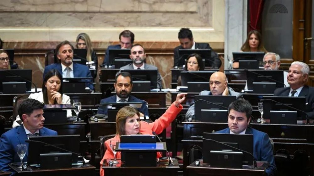 Con apoyo de radicales y gobernadores aliados, el Gobierno aprob� la reforma laboral en el Senado