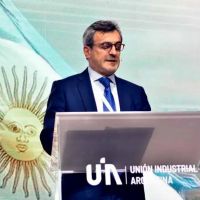 La UIA le lleva a Luis Caputo un plan para reactivar la econom�a y frenar la crisis industrial