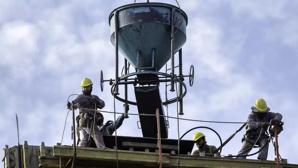 Se perdieron 86.000 puestos de trabajo asalariado en seis meses y crece el pluriempleo