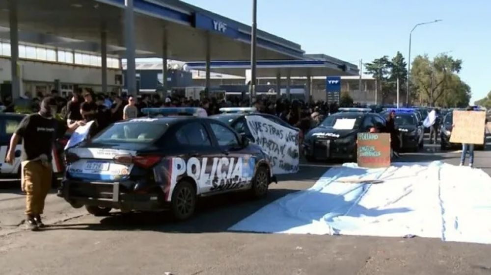 Conflicto policial, paritarias y reforma laboral recalientan el comienzo del a�o en las provincias